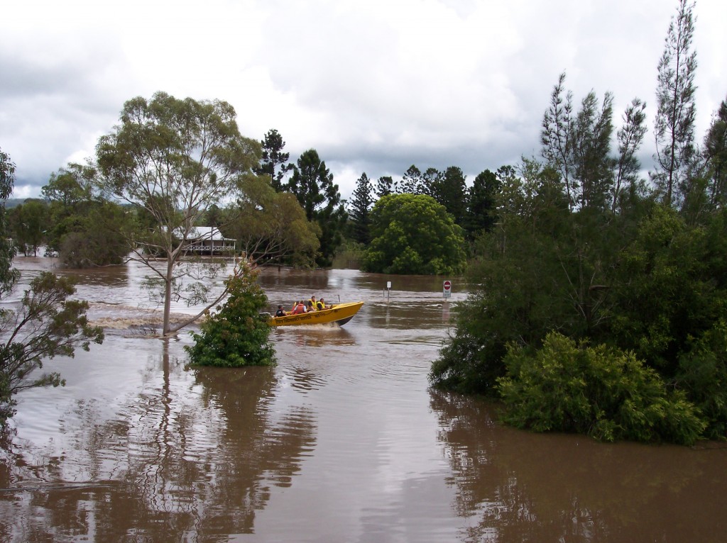 SES boat returning again